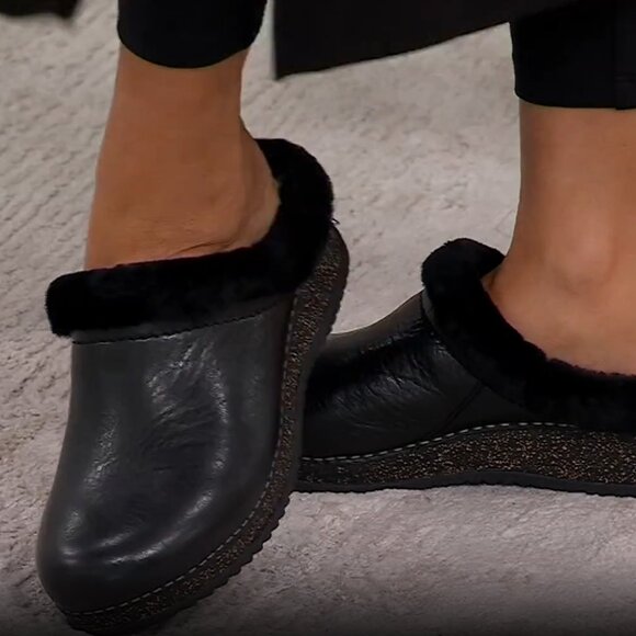 new Dansko Magda Leather and Sheepskin clog 252 - Picture 3 of 15